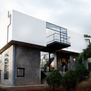 NGÔI NHÀ TÁCH ĐÔI GIỮA VƯỜN CÂY YÊN TĨNH Ở ĐÀ LẠT