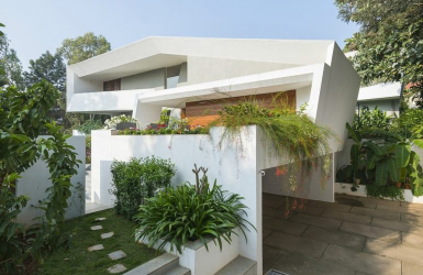 NGÔI NHÀ CỦA NHỮNG SÂN VƯỜN ĐẸP