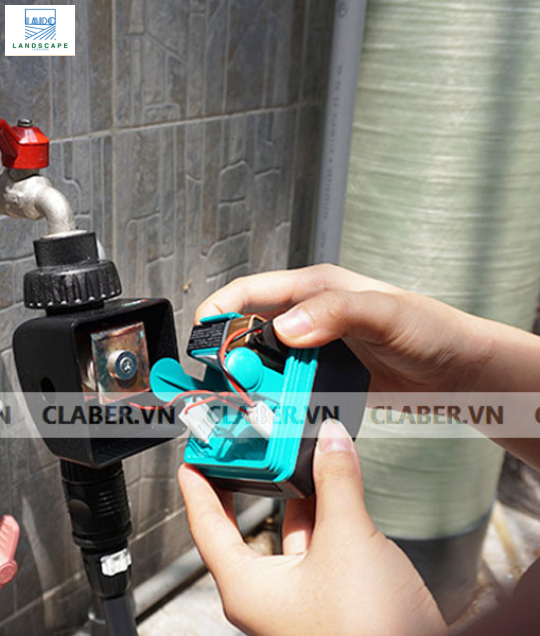Bộ hẹn giờ tưới cây tự động Claber Aquauno Video 2 8428